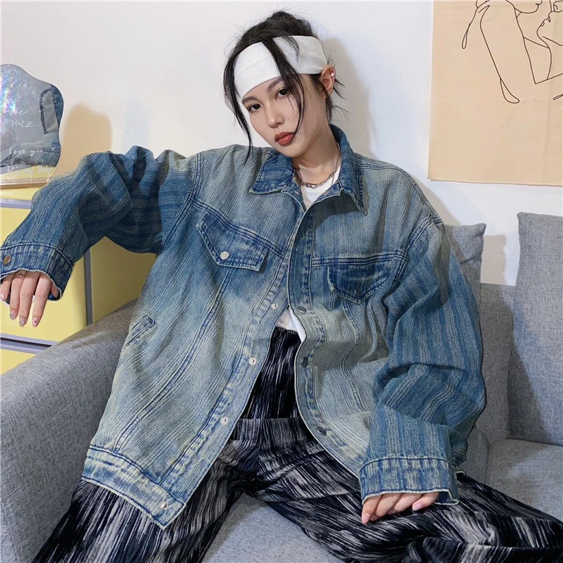 Женская джинсовая рубашка с отложным воротником в полоску