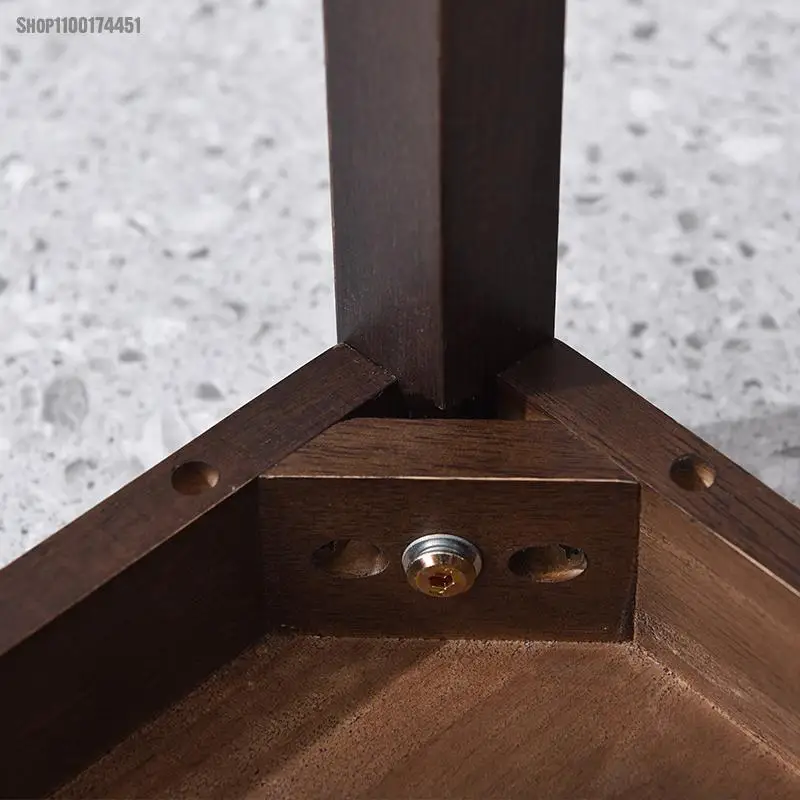 Небольшой домашний низкий табурет маленький современный минималистский