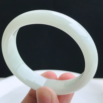 

Изысканный браслет из натурального бирманского нефрита 54 мм-62 мм