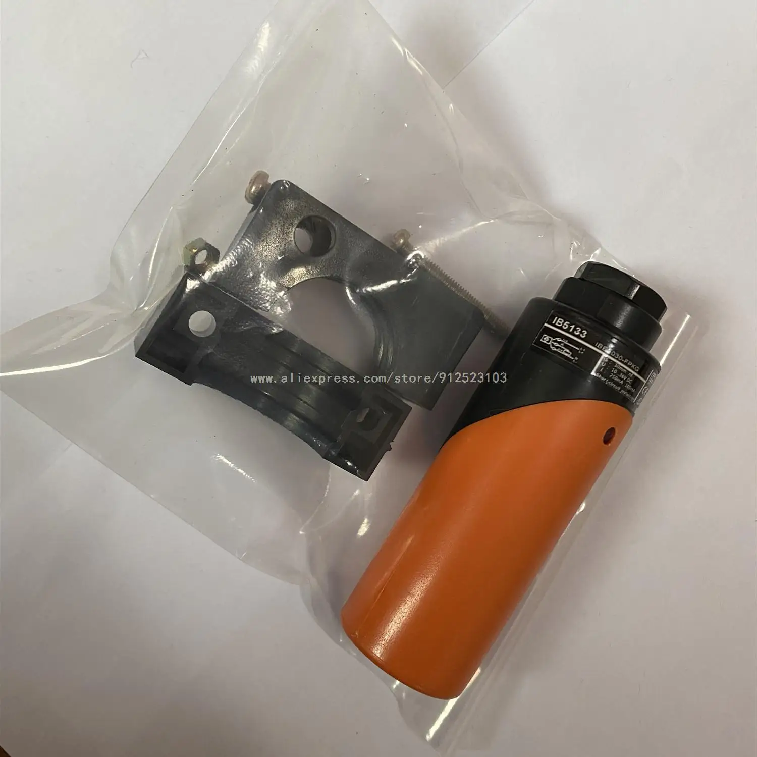 IB5124 IB5133 IB5063 IB0108 IB0026 Новые индуктивные датчики бесконтактного переключателя IFM