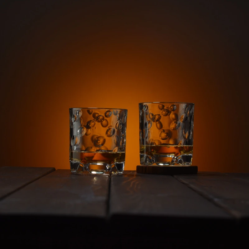 Вращающийся стакан для виски старомодный питья Бурбона шотландского скотча