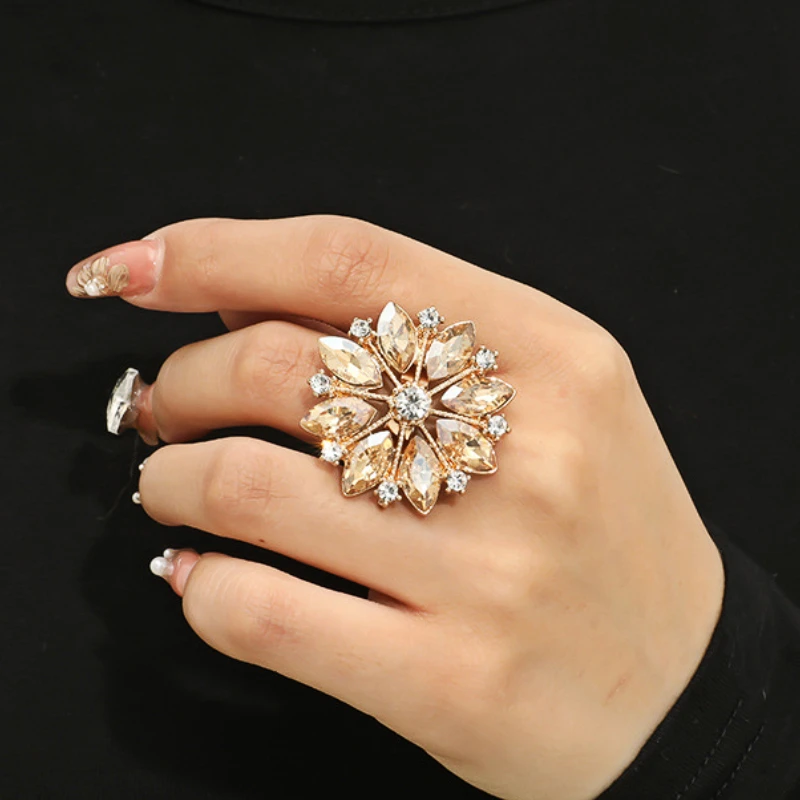 

Luxury New Crystal Big Flower Rings for Women Shiny Gold Color Exaggerated Chunky Champagne Zircon Finger Ring Fashion Jewelry