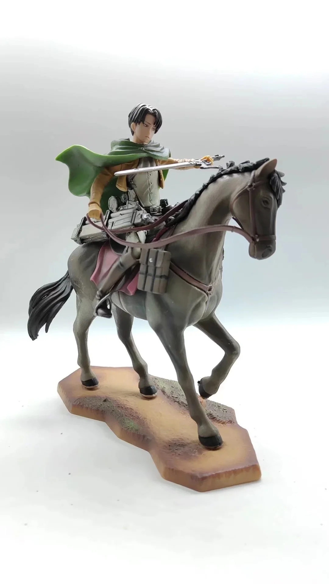 

Shingekinokyojin Levi/Rivaille /Rival Ackerman horseback Commander Scene Model Ornament Boxed Figure