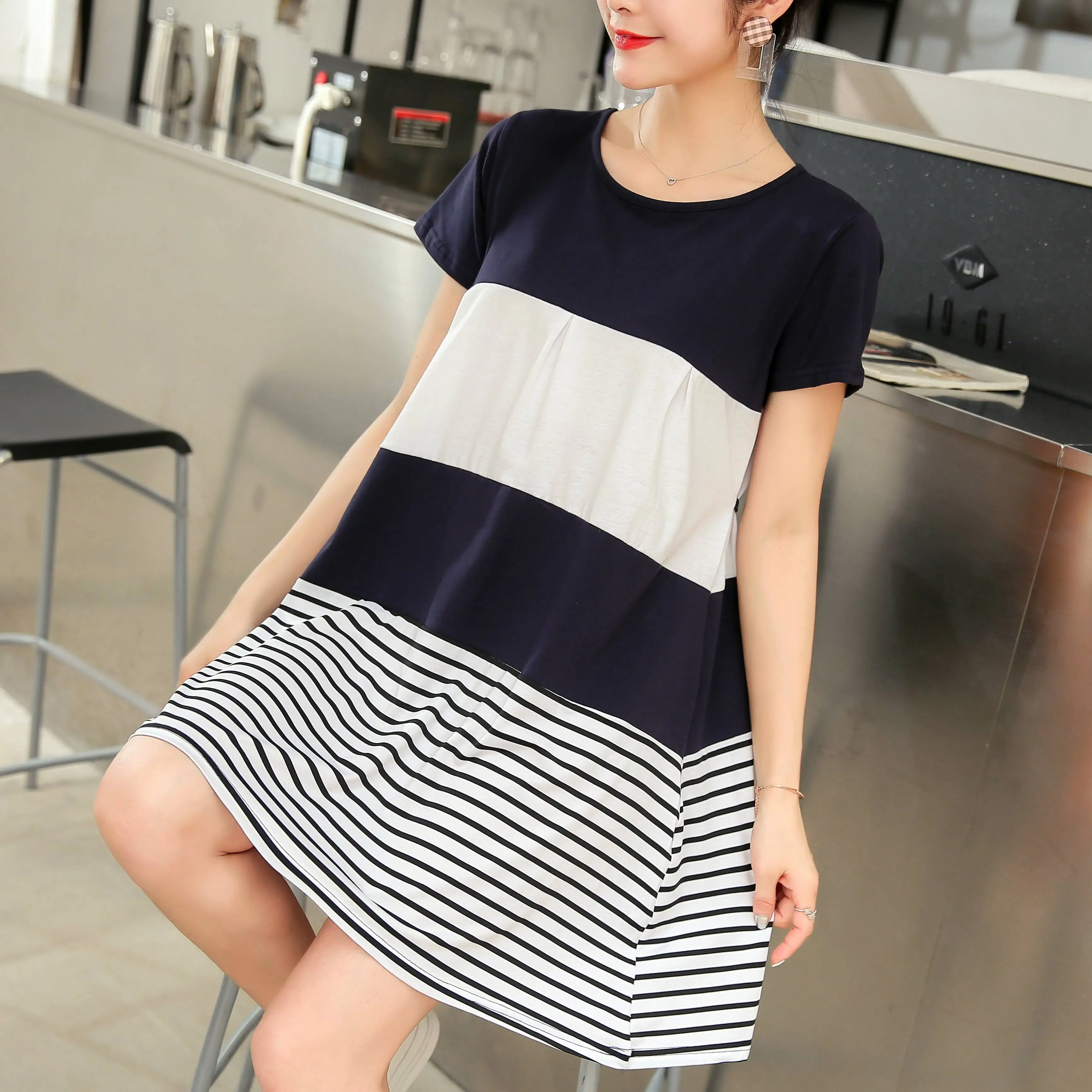 

Maternity Pregnant Baby 2022 Funny Women T Shirt red Girl Pregnancy Announcement Shirt New Mom Big Size Clothes