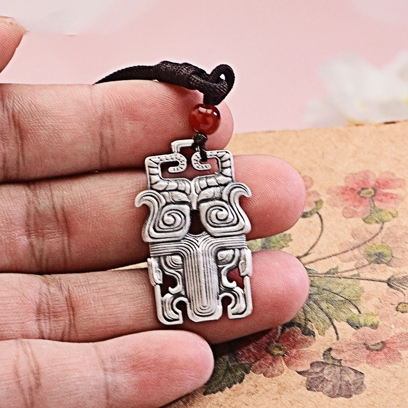 Кулон из серебра пробы 16 г