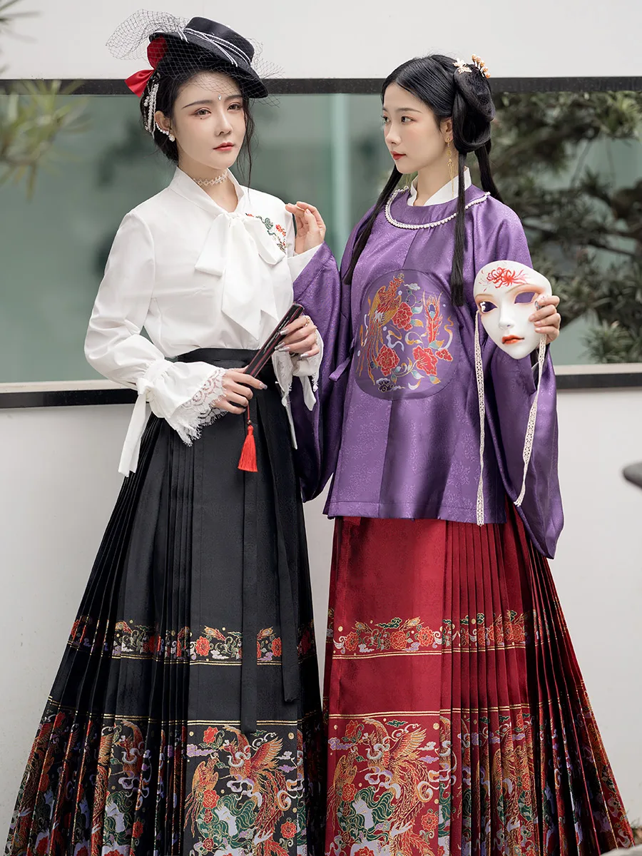 

Ming Dynasty Original Hanfu Female Weaver Gold Makeup Flower Horse Face Skirt Trapezoidal Pleated Six Meters Spring Style
