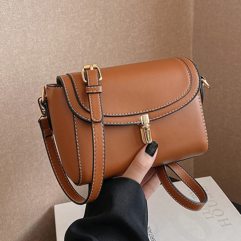 

Дизайнерская сумка на плечо для женщин, винтажный коричневый мессенджер с клапаном, простые однотонные маленькие японские сумочки через пл...