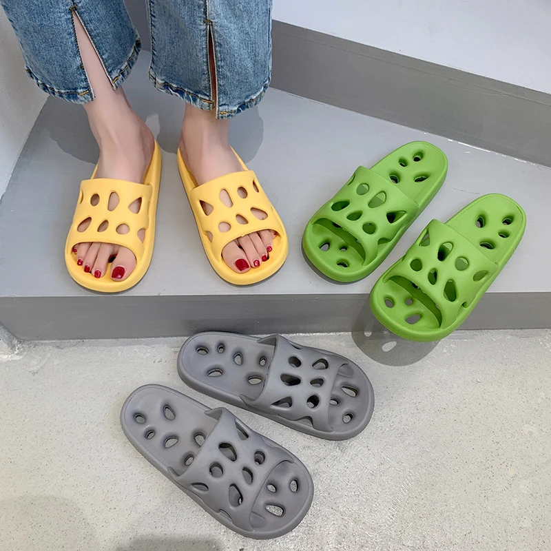 

DOGHC 2022 New Men's Summer Non-slip Hollow Plastic Sandals Bathroom Slippers Women's Summer Indoor Home Leaking Bath Bathroom