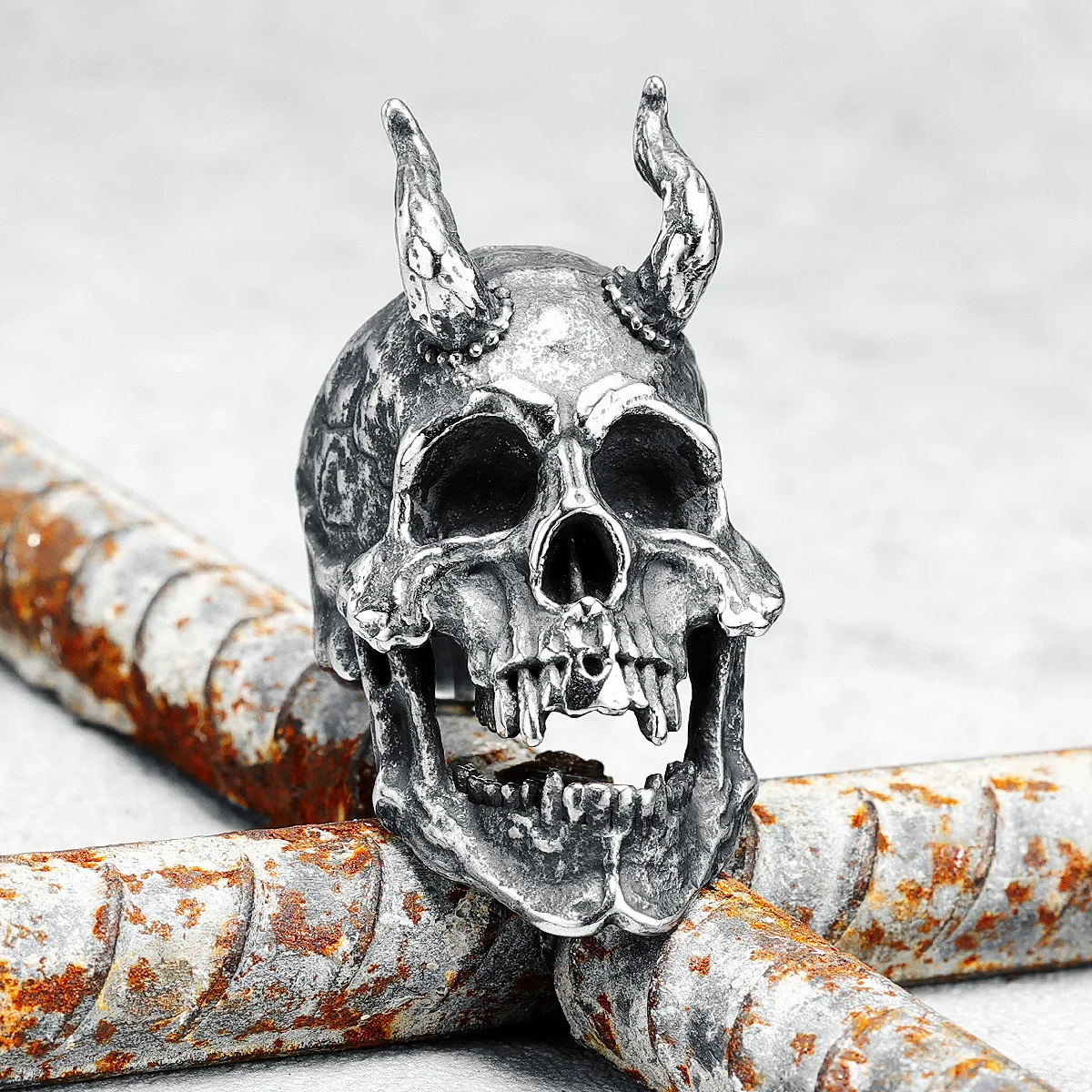 

Satan Skull Men Rings 316L Stainless Steel Punk Hell Fiend Rock Demon Rap Party for Biker Rider Male Boyfriend Jewelry Best Gift