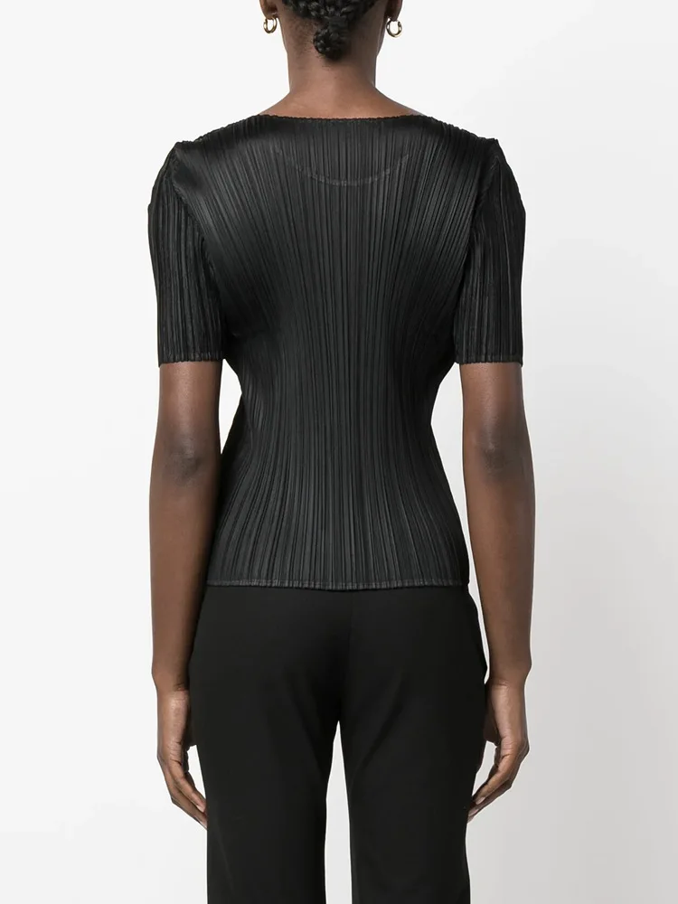 Фото Футболка ISSEY T-Shirt Japan, женская, базовая модель, плиссированная, с круглым вырезом, однотонная, приталенная, с коротким рукавом №2