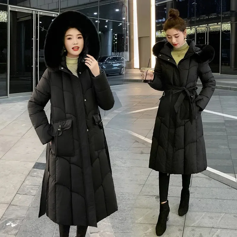 Зимняя женская длинная пуховая куртка с меховым воротником