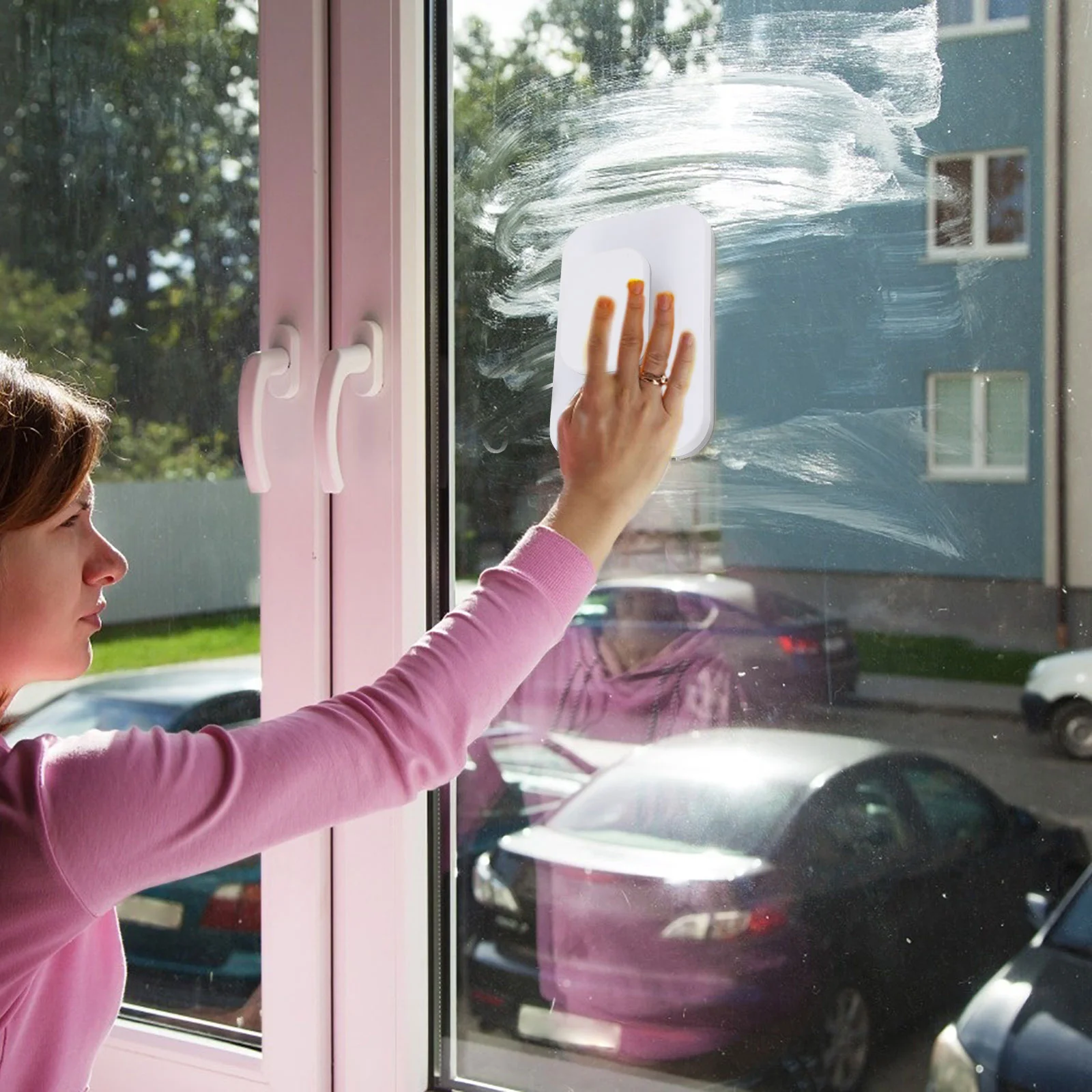 Девушка моющая окно. Мыть окна в октябре. Мойка окон. Мойка окон в москве. Мыть окна в октябре.