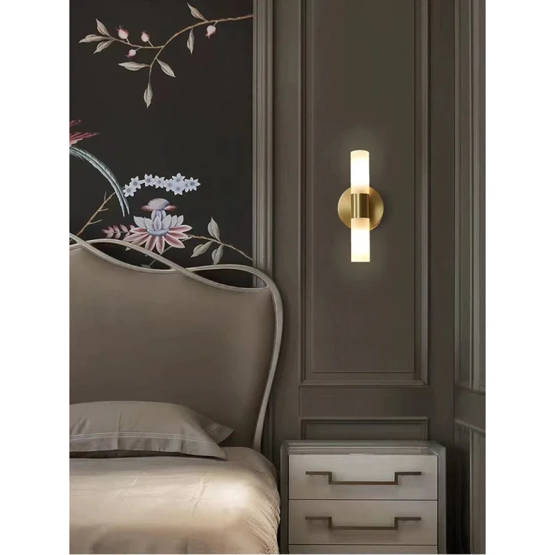 Фото Скандинавский роскошный медный светильник PF Nordic Luxury Copper Lamp для дома, светодиодное освещение для спальни, прикроватной зоны, коридора, зеркала, лестницы, декора телевизионной зоны, настенный светильник. №5