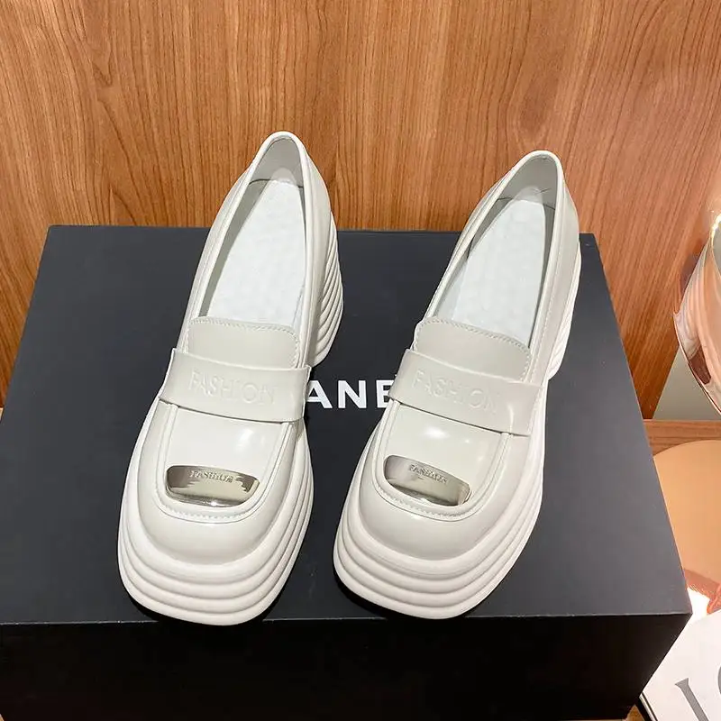 Женские туфли-лодочки из овечьей кожи на толстой подошве с круглым носком