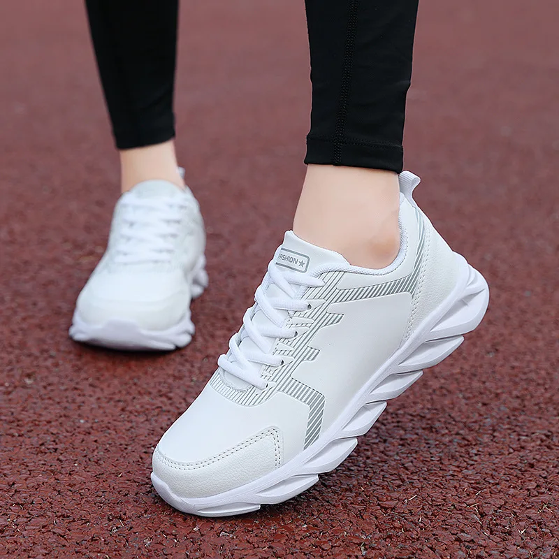 

Fashion Women Plush Shoes Light Soft Comfort Female Sneakers Outdoor Hard-wearing Casual Footwear Winter Black Lace-up