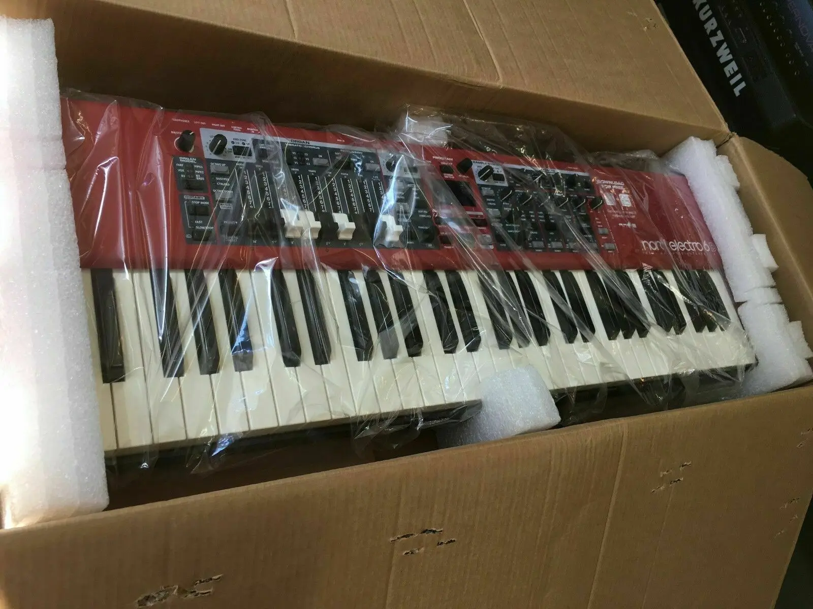 Фото Korg PA1000 61-клавишный аранжировщик клавиатуры PA 1000 в наличии, новый ARMENS №1