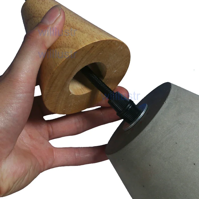 Подвесная лампа из натурального дерева и бетона в скандинавском стиле