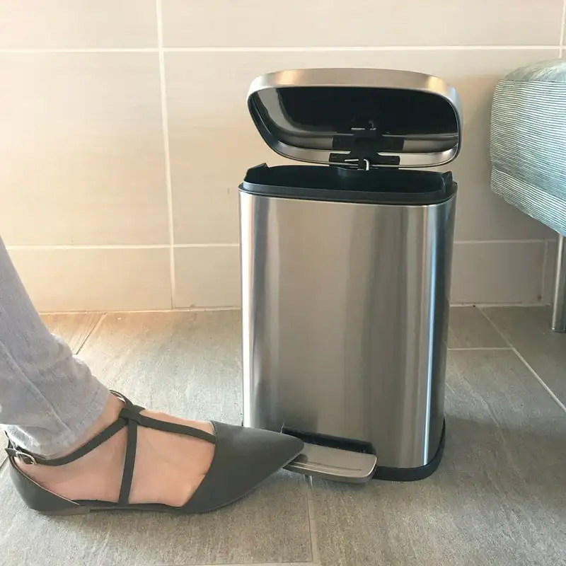 

Очаровательная, прочная пятилитровая корзина для мусора из нержавеющей стали объемом 1,32 галлонов, идеально подходит для любой комнаты или декора дома.