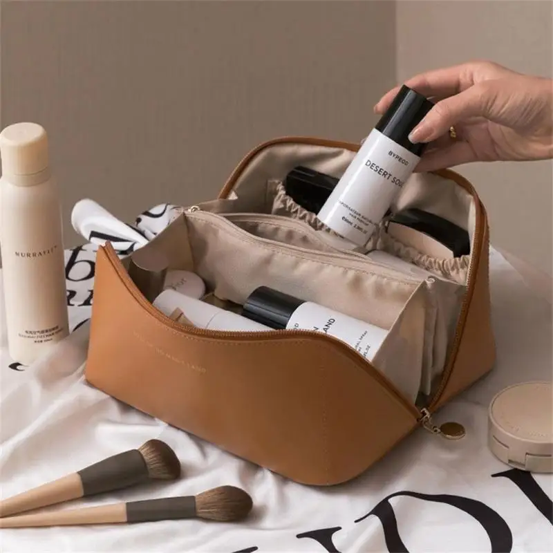 

Storage Bag Pu Leather Easy To Carry Large Capacity Good Air Permeability Anti-tear Washing Bag Dressing Case About 250g