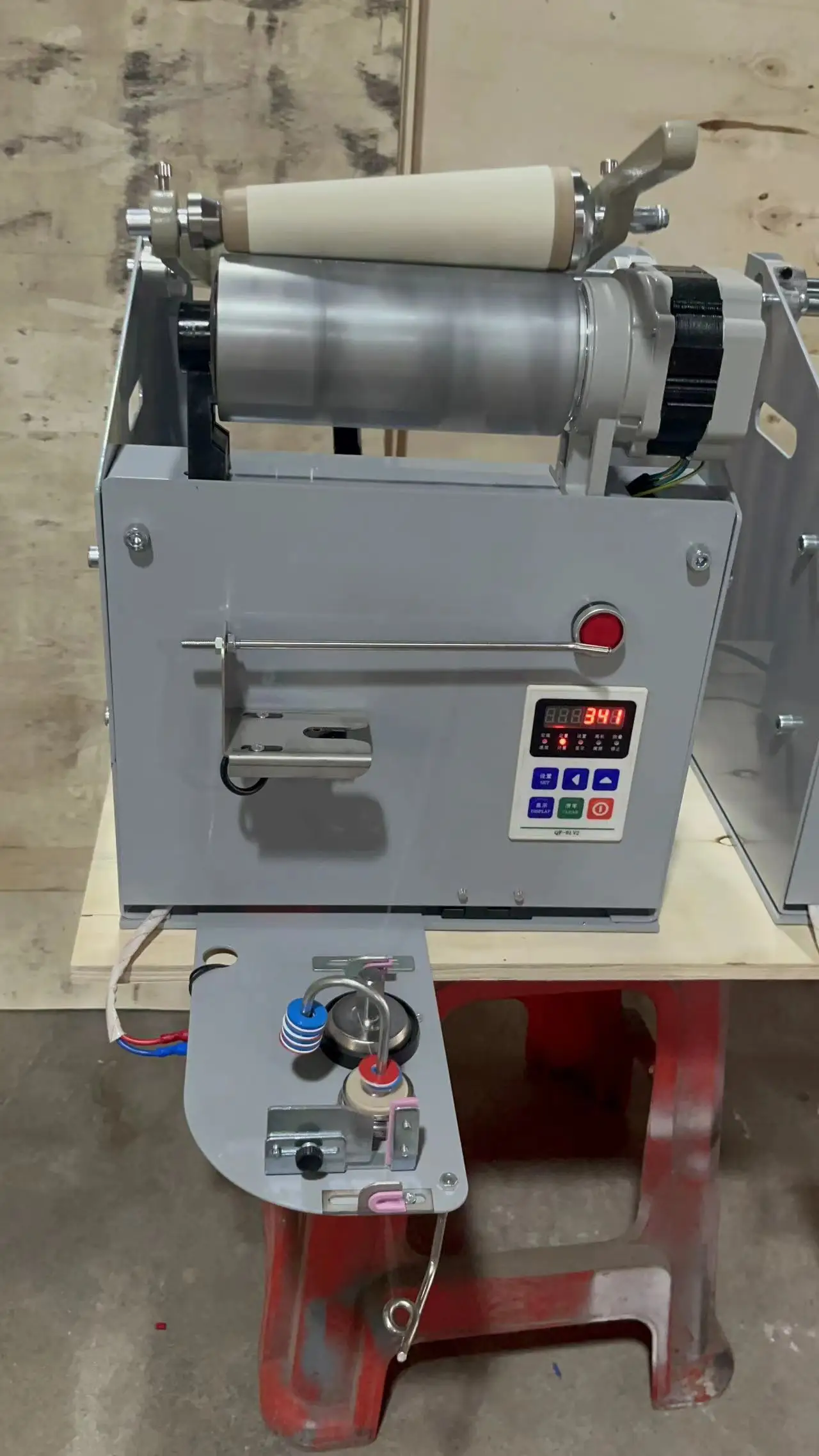 290 мм автоматическая машина для намотки конической пряжи с одной головкой