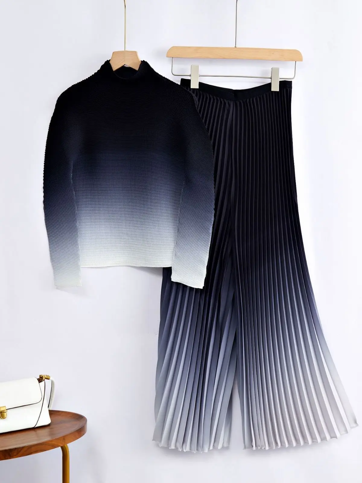 

Плиссированная модная дизайнерская рубашка с длинным рукавом и высоким воротником, свободные драпированные широкие брюки с эластичным поясом, комплект из двух предметов