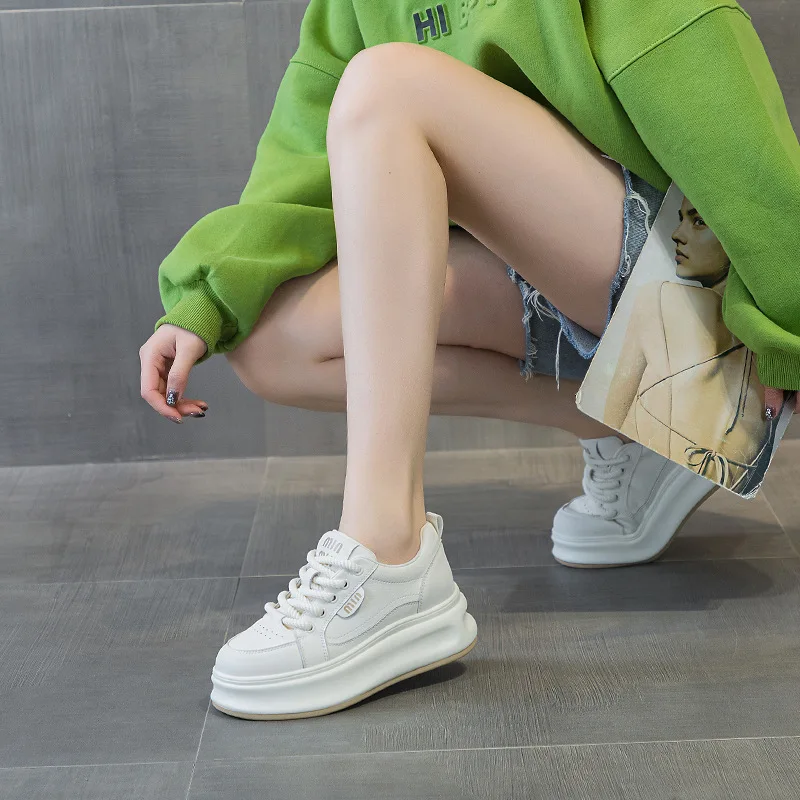 Женские кроссовки из натуральной кожи на очень толстой подошве 7 см