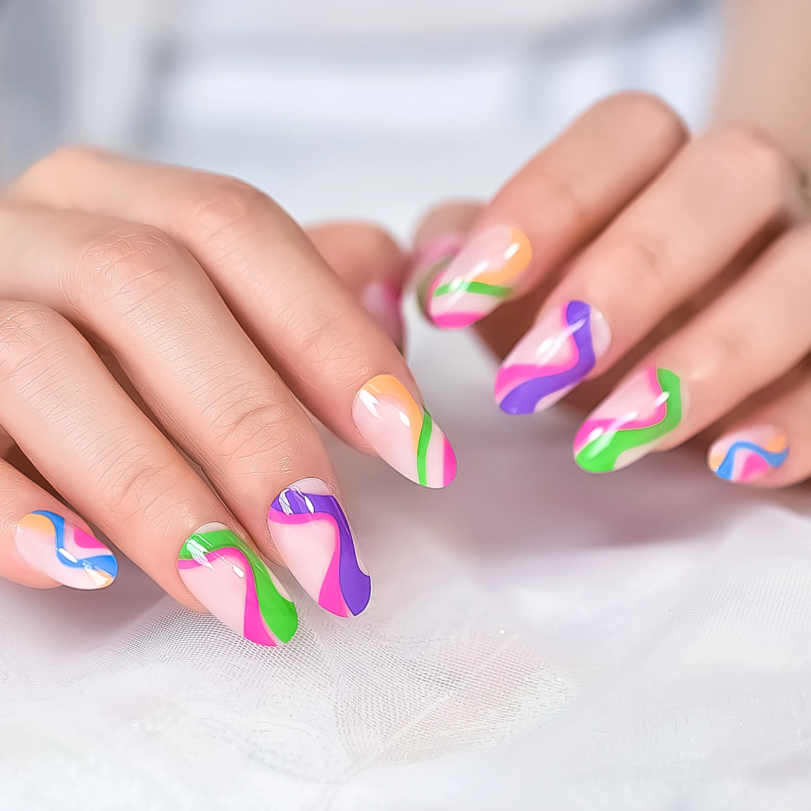 Мгновенно Обновите свой внешний вид с помощью 24 шт. коротких глянцевых радужных