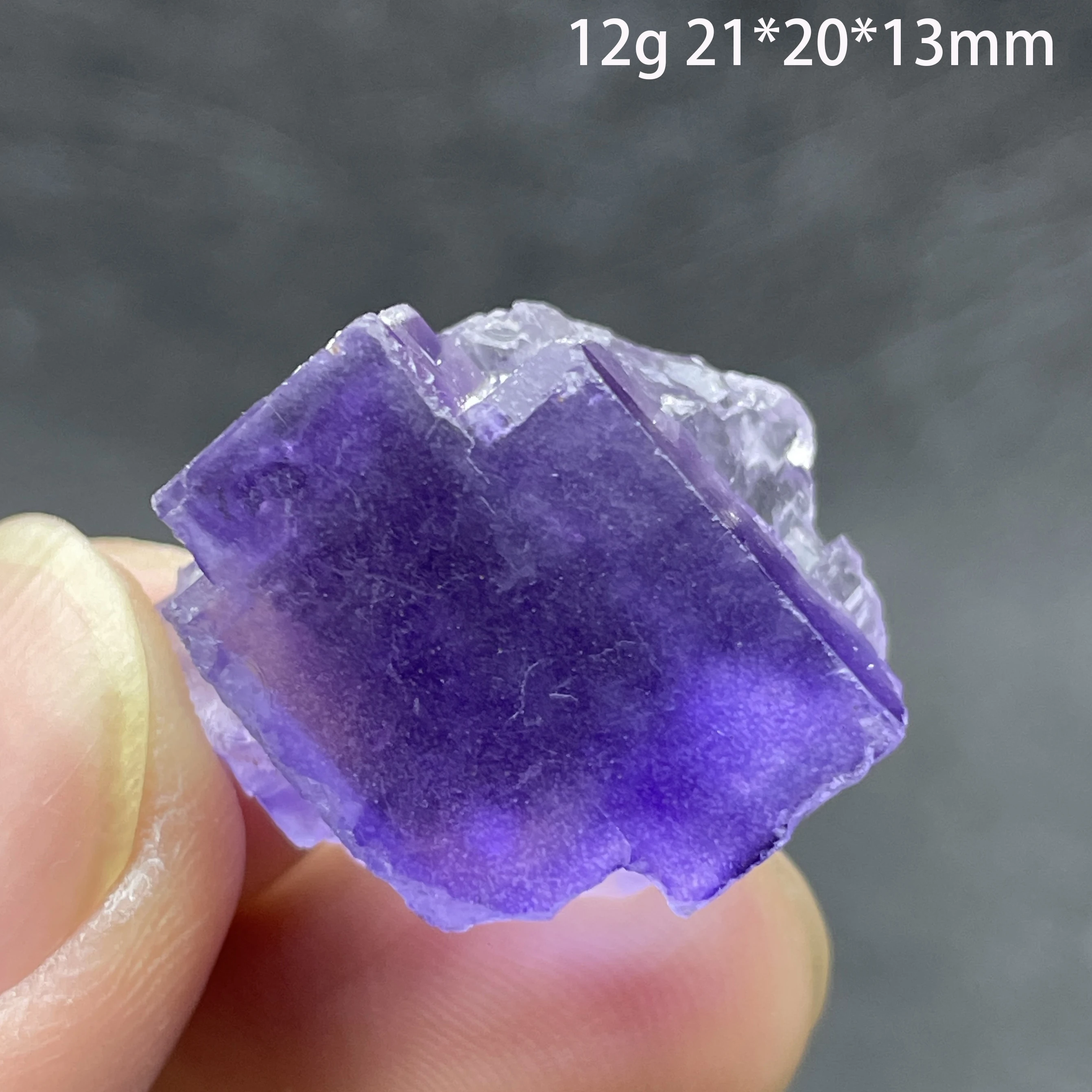 

Фиолетовый флюоритовый кристалл, кластер