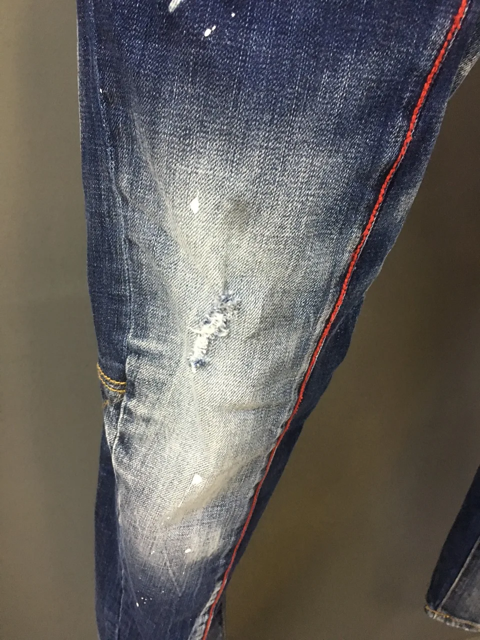 2023 Spring New D2 Jeans Men's Light Blue Jeans Fashion Patch Hole Paint Feet