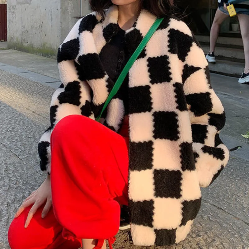 New Checkerboard Jackets Women Faux Fur Teddy Jacket Vintage Plaid Outerwear Fur Coats Female Overcoat Winter Coat Women Fashion