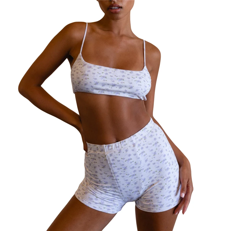 

Женский комплект из двух предметов, футболка без рукавов и шорты с цветочным принтом