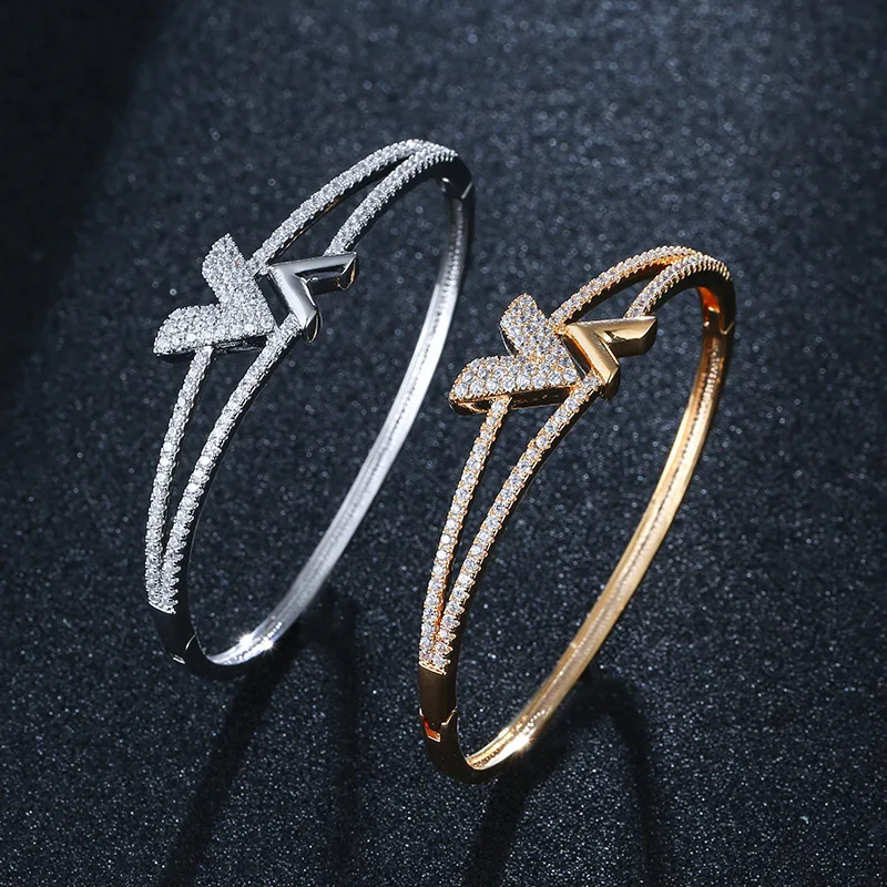 Luxury Exaggerate V-Shaped Popular Bracelet Women's New In Simple Rose Zircon Bracelet Ring Set Gift Jewelry For Women