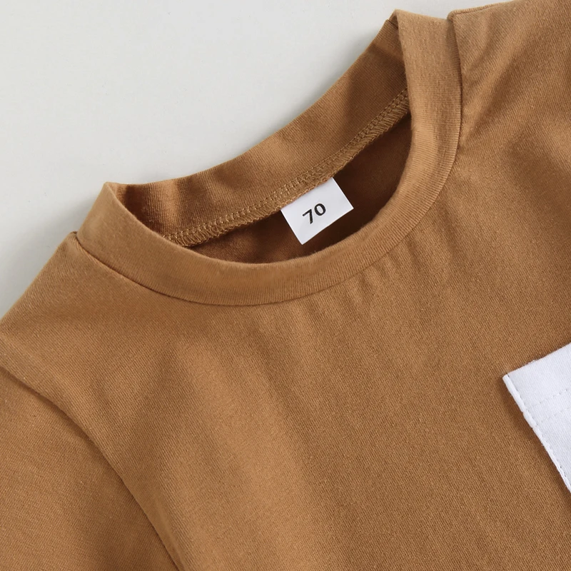 Комплект из топа с коротким рукавом круглым вырезом и эластичных шортов