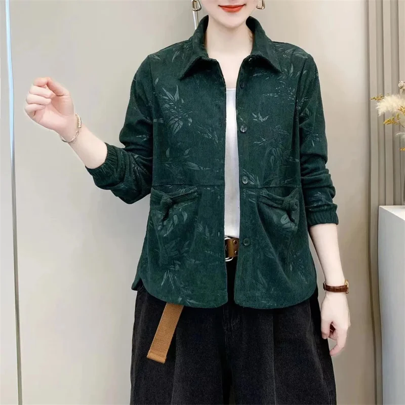 Женская Вельветовая рубашка с длинным рукавом среднего возраста