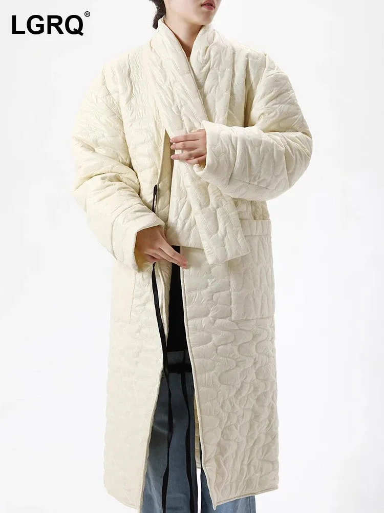 

Женское пальто с V-образным вырезом, длинным рукавом и карманами