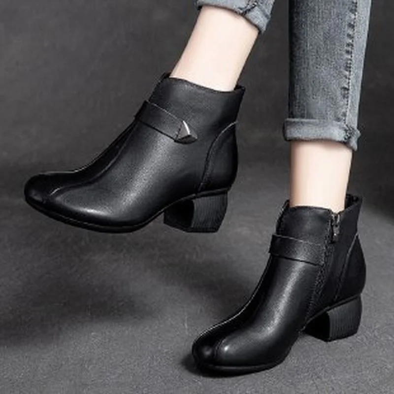 Autumn and winter women's boots 2022 new retro high-end soft high-quality luxury comfortable mom short boots women's shoes