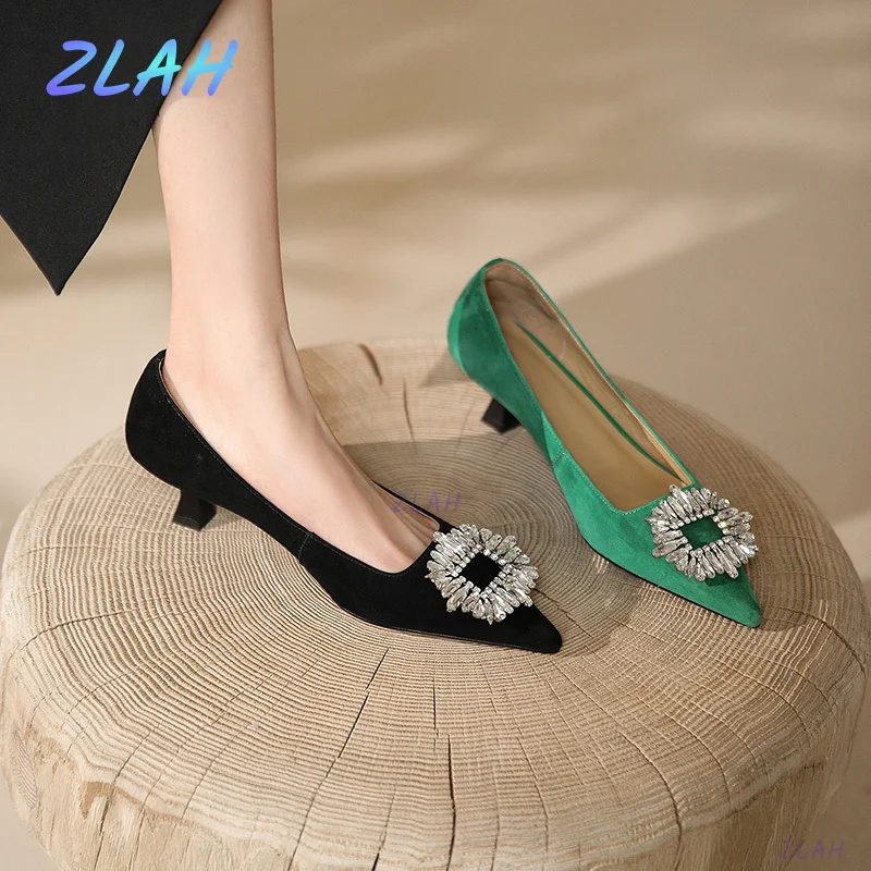 

Женские замшевые туфли-лодочки на низком каблуке, с острым носком