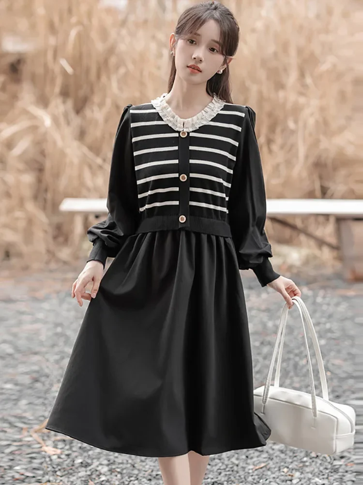 Женское трикотажное платье в полоску черное элегантное длинное составного кроя