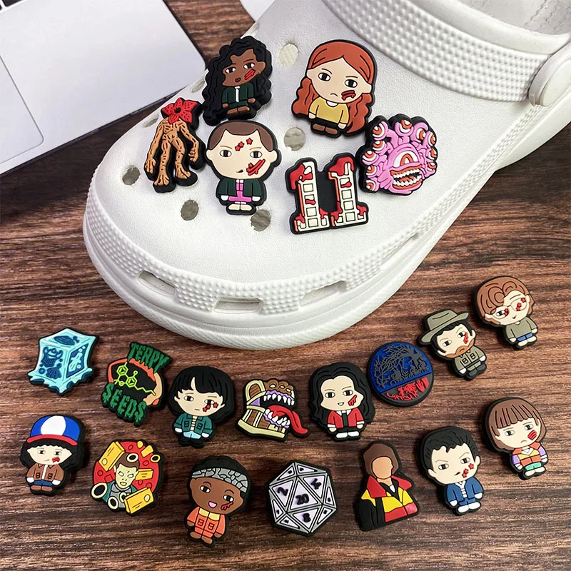 

Аниме фигурки из ПВХ «очень странные дела», пряжка с отверстиями для обуви, декор «сделай сам», аниме Мультяшные аксессуары, детские игрушки...