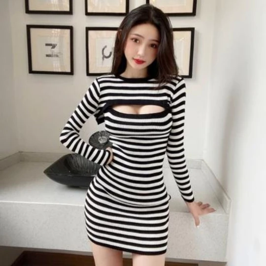 

Женское трикотажное платье-свитер в полоску, с длинным рукавом