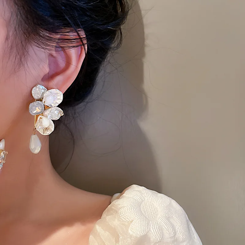 

VSnow Vintage Crystal Irregular Faux Pearl Waterdrop Dangle Earring for Women French Rhinestones Earring Jewelry Pendientes