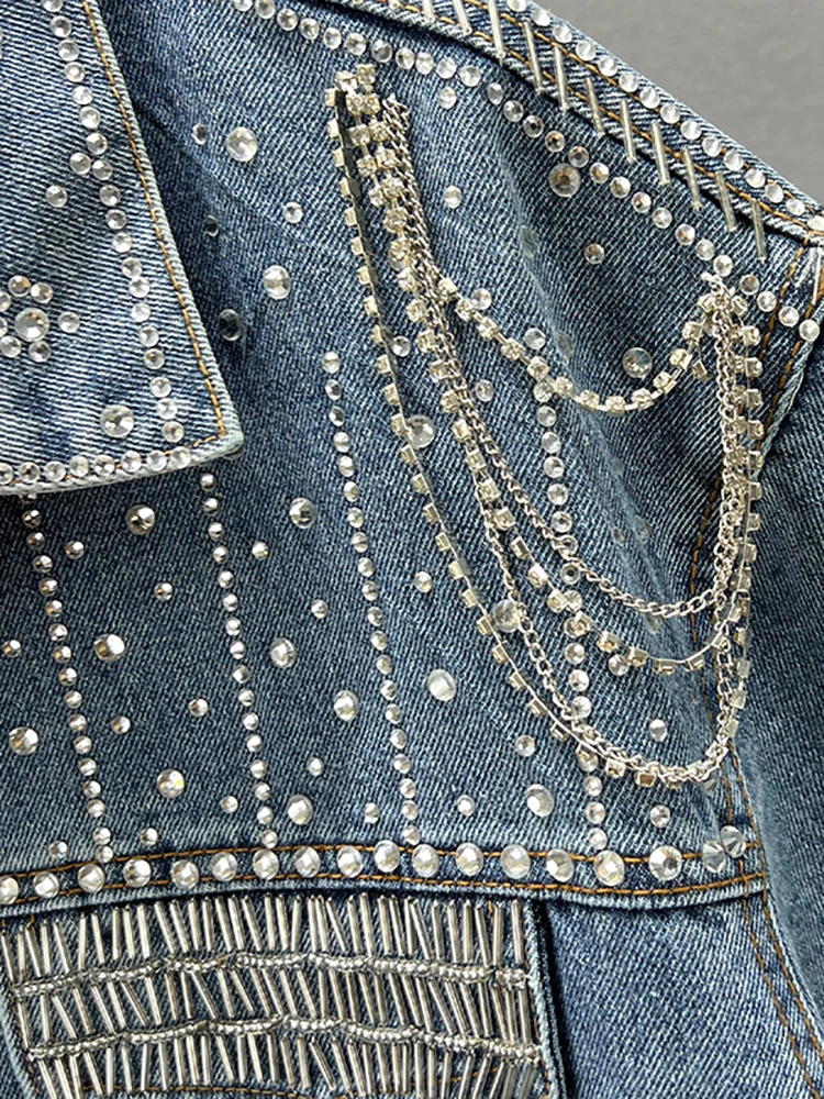 Женская джинсовая куртка DEAT однобортная в стиле пэчворк с цепочками и стразами