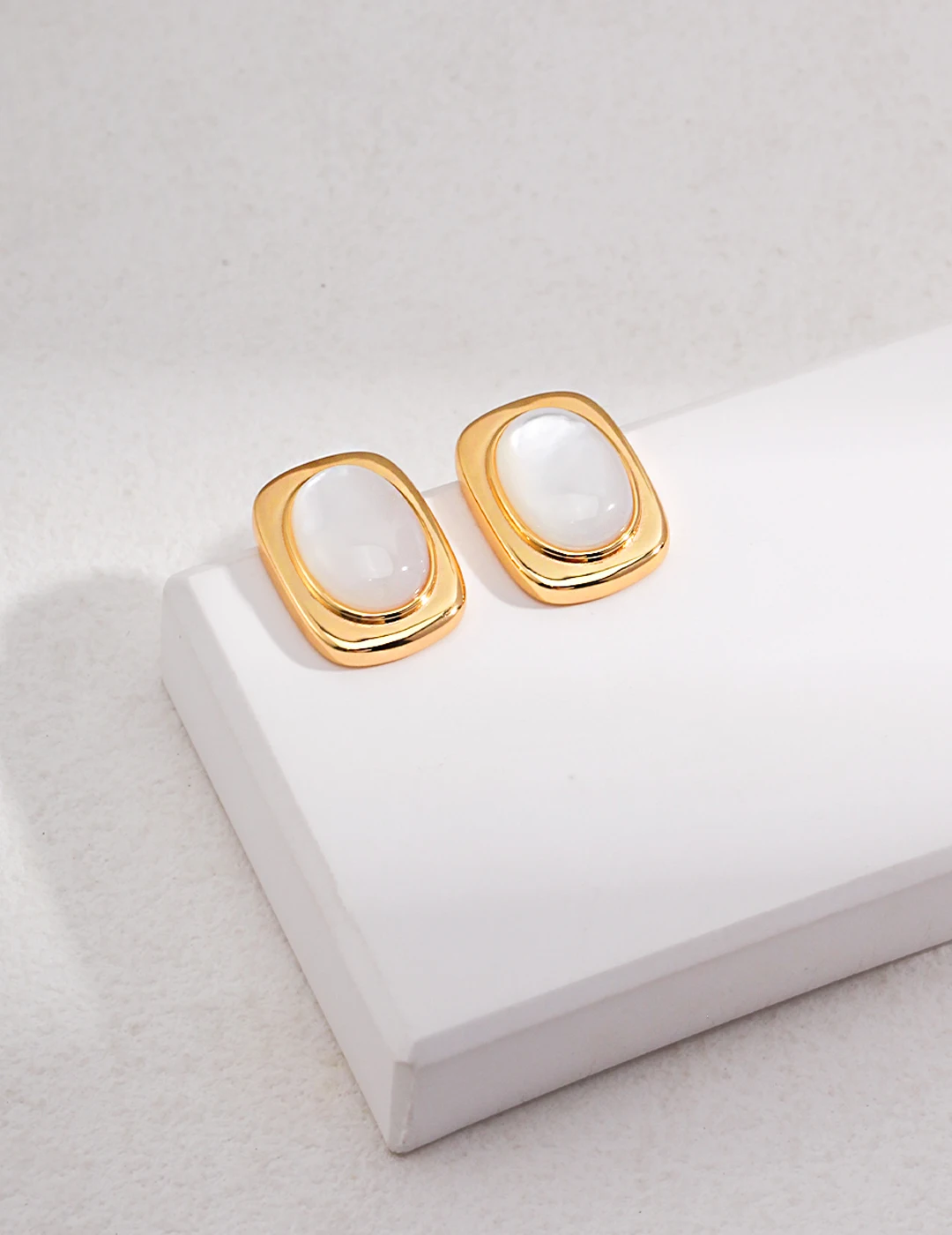 

Women's Sterling Silver Mother of Pearl Earrings