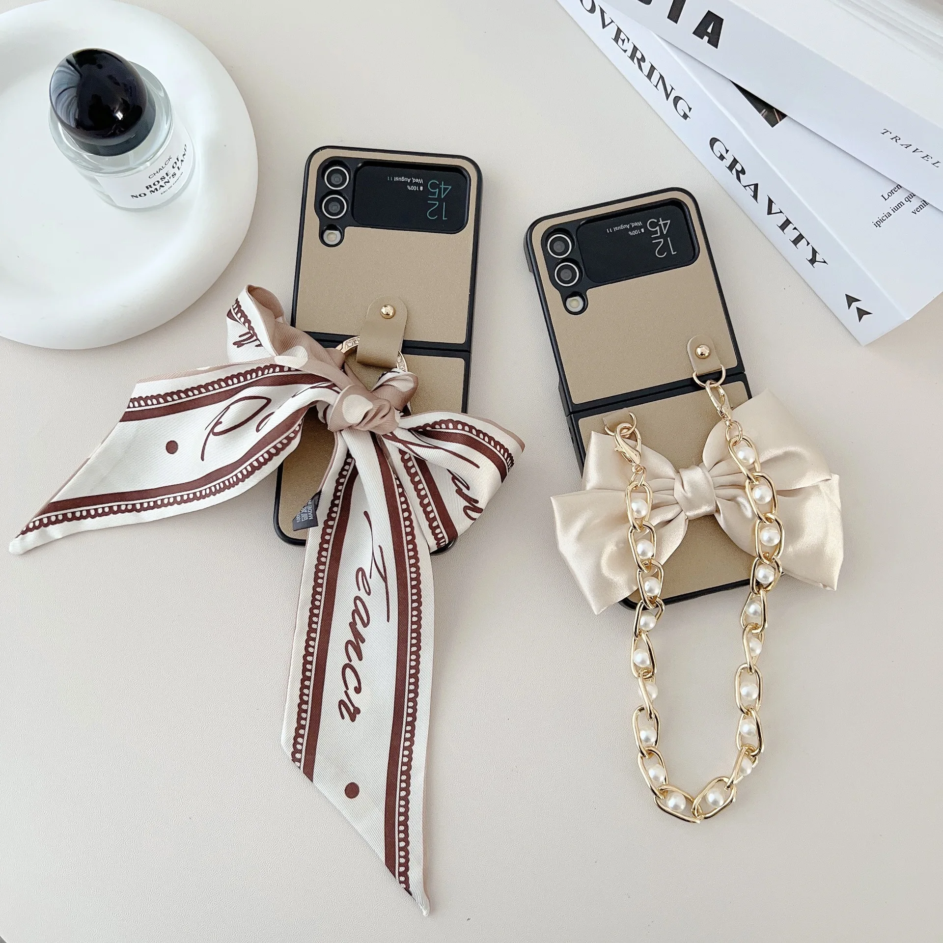 

Ins Elegant Bow Ribbon Phone Case with Chain for Samsung Galaxy Z Flip 4 3 Hard Cover for ZFlip3 Zflip4 Solid Shell Bracket