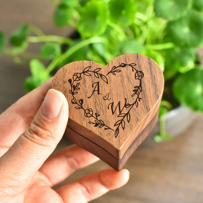 

Heart-shaped walnut single and double ring box proposal ring box ear jewelry box jewelry box engraved logo