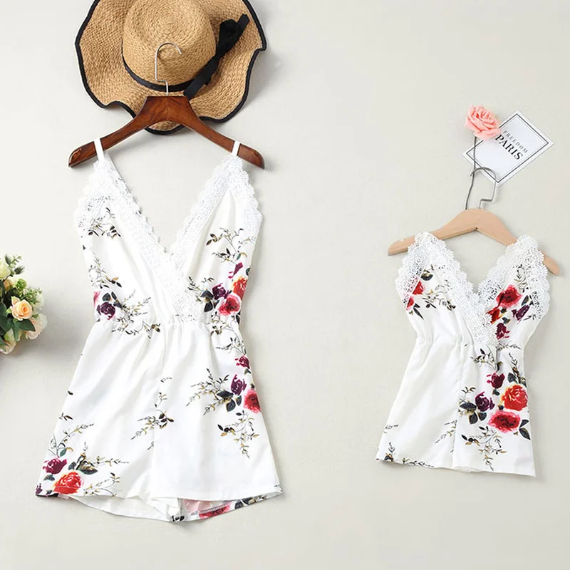 

2022 Mom and Me Family Matching Clothes Mother Daughter Beach Party Rompers Sexy Summer V-neck Floral Print Jumpsuit Family Look