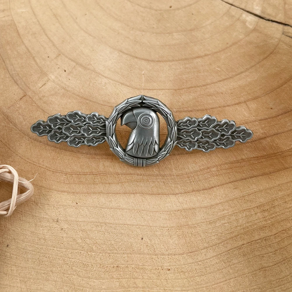 

Винтажная металлическая медаль орла из дубового листа