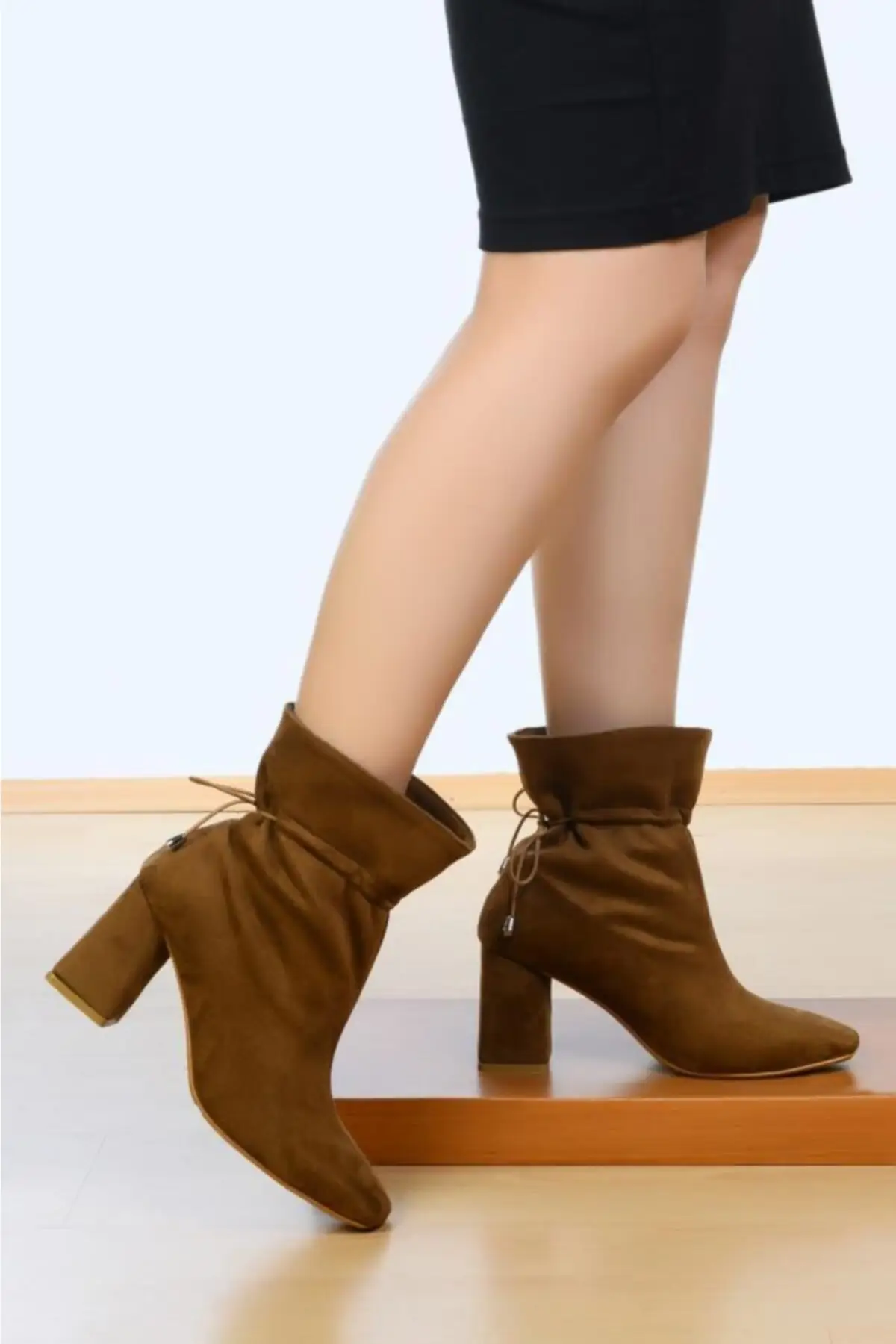 

Woman Coffee Suede Bilekte Shirred Boat K10