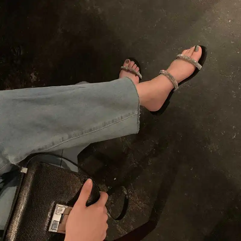 2023 Summer New Fashionable Sandals with Water Diamond Slippers, Flat Bottom Comfortable for Female Outwear