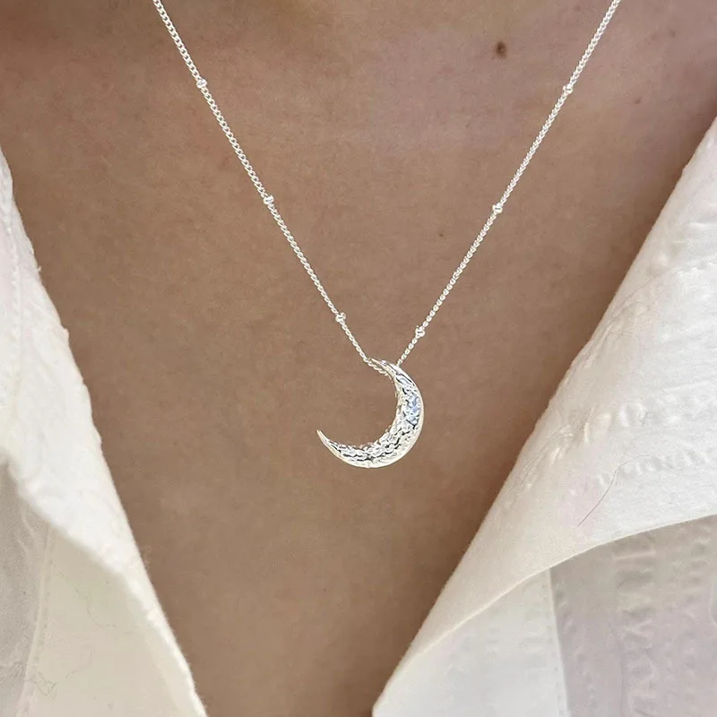 Очаровательное изогнутое ожерелье в форме полумесяца лавы вогнутой выпуклой